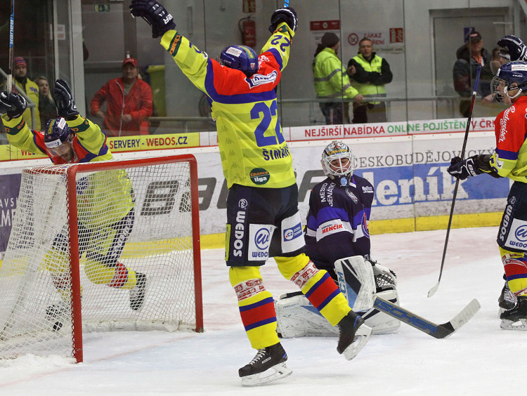 Obrovská radost domácích. Plášil v poslední minutě základní hrací doby vyrovnává na 6:6