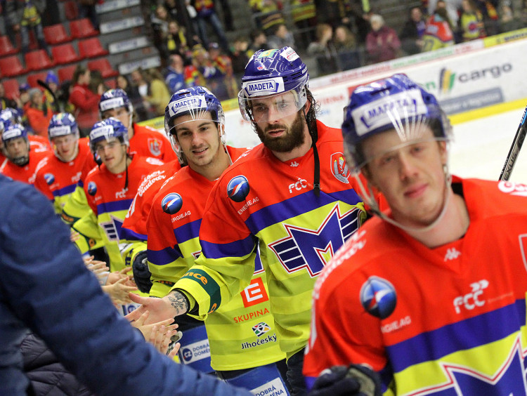 Tradiční děkovačka, zepředu Pýcha, Endál a Doležal