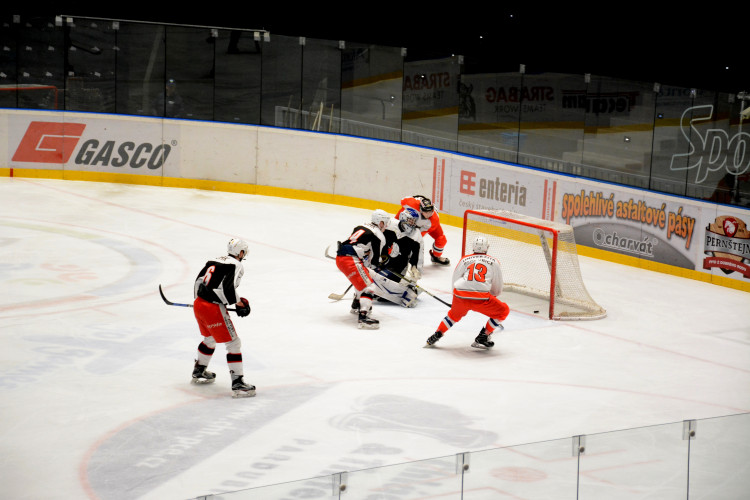 Prestižní univerzitní derby ovládl Hradec, domácí Pardubice prohrály vysoko 2:6