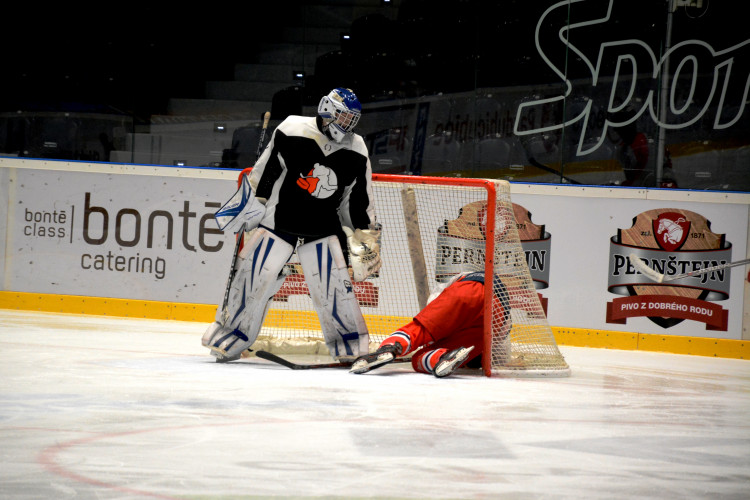 Prestižní univerzitní derby ovládl Hradec, domácí Pardubice prohrály vysoko 2:6