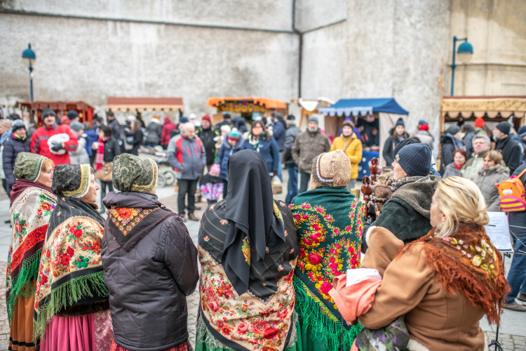 Punče a vánoční atmosféra. Třiadvacátá Staročeská ulička přilákala snad každého