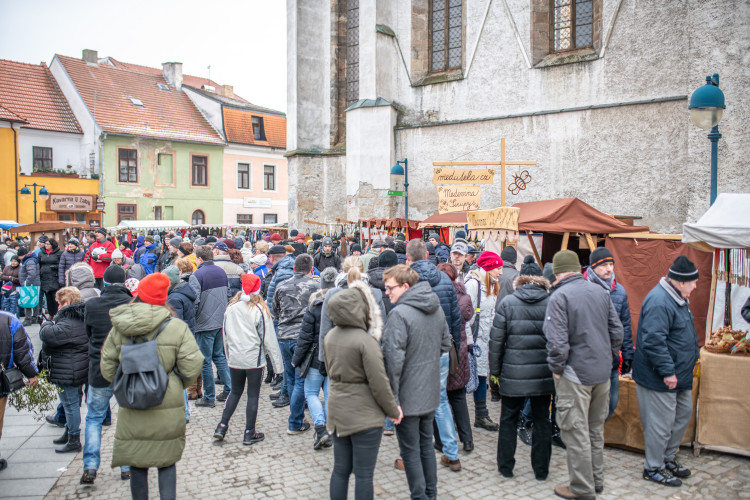 Punče a vánoční atmosféra. Třiadvacátá Staročeská ulička přilákala snad každého