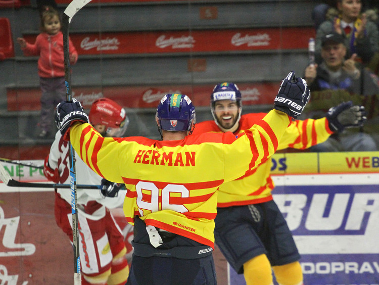 Martin Heřman oslavuje druhý gól Davida Gilberta