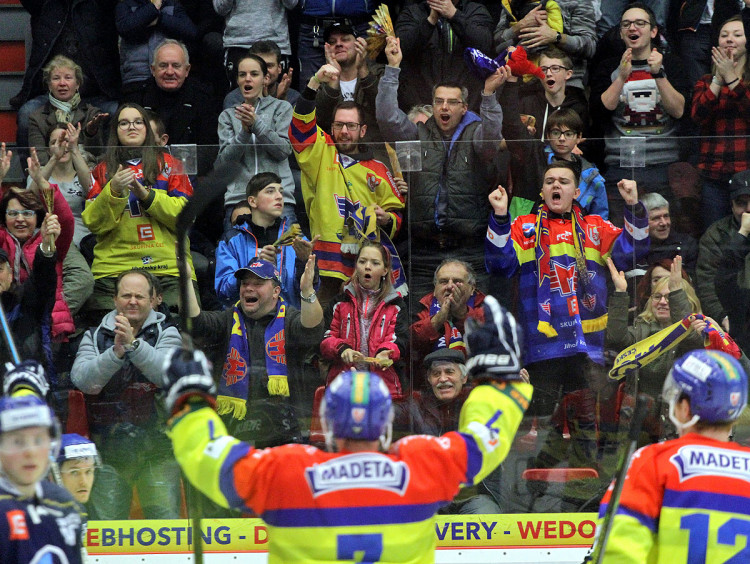 Karabáčkův hattrick a výbuch radosti domácích fanoušků