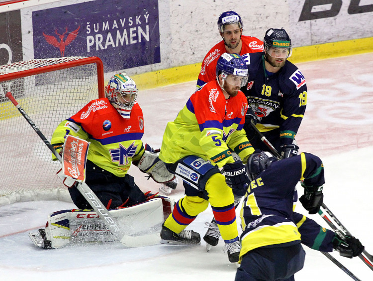 Plášil s Fillmanem hasí nebezpečí před Strmeňovou brankou