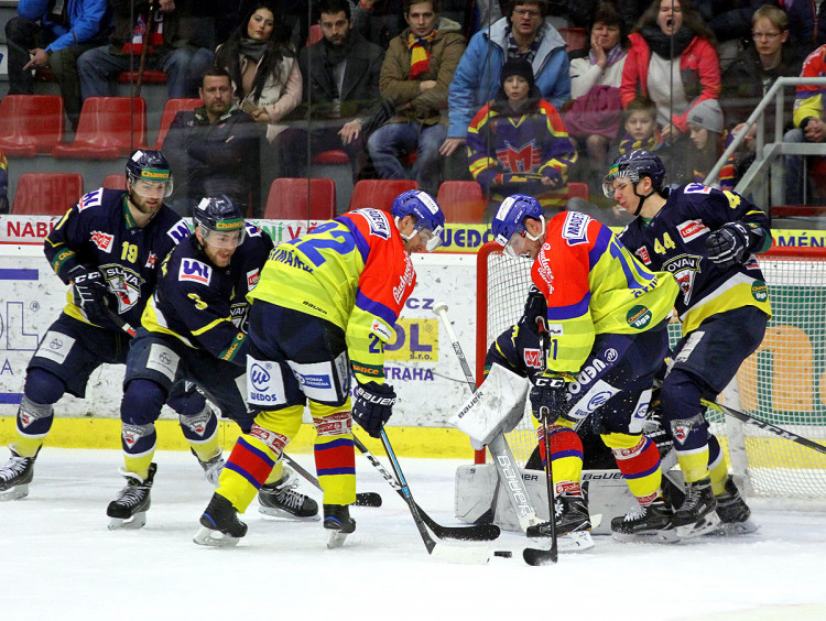 Jiří Šimánek s Miloslavem Čermákem se snaží těsně před koncem před Stezkou vykřesat jiskřičku naděje pro domácí mužstvo