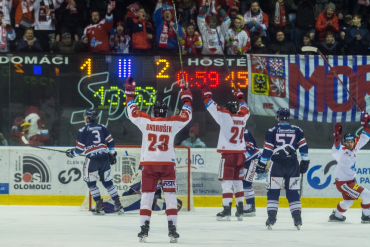 FOTOGALERIE: Mora v posledním zápasu roku prohrála s Vítkovicemi 2:5