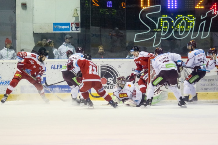 FOTOGALERIE: Mora byla proti Spartě bezzubá, na domácím ledě padla 0:3