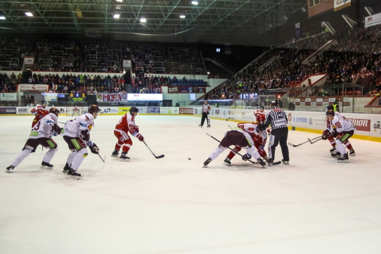 FOTOGALERIE: Mora byla proti Spartě bezzubá, na domácím ledě padla 0:3