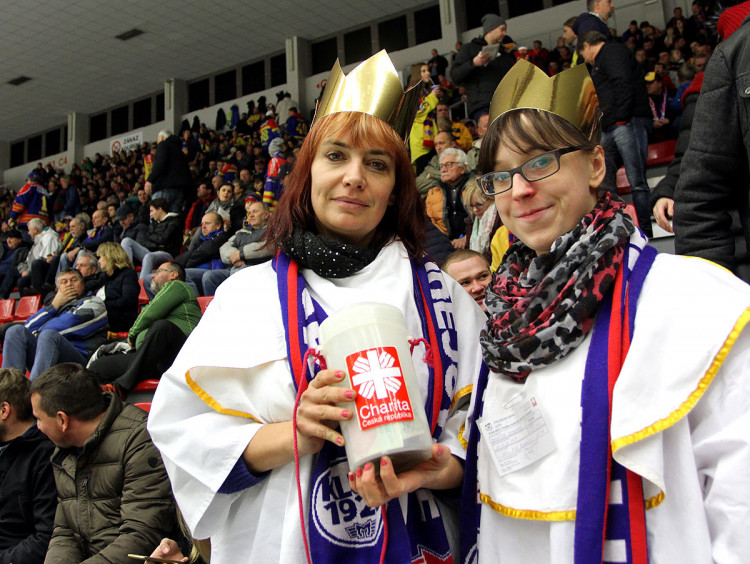 Během středečního utkání probíhala v Budvar aréně Tříkrálová sbírka