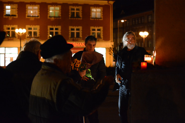 Na Masarykovo náměstí přišly desítky lidí, aby uctily památku Jana Palacha