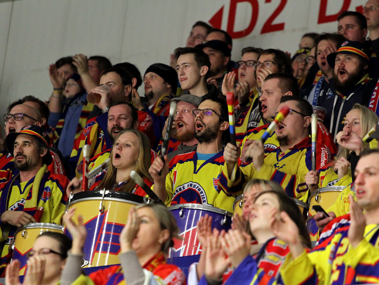 Kotel vyprodané Budvar arény celý zápas povzbuzoval své oblíbence