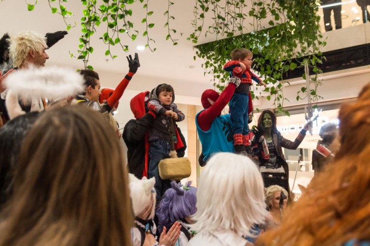 FOTOGALERIE: Šantovku dnes ovládly desítky cosplayerů. Podívejte se na nádherné masky!
