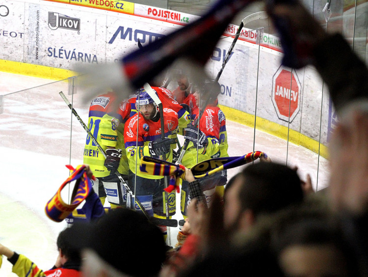 Radost mezi mantinely i na tribuně