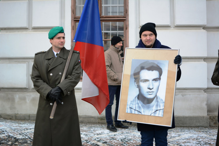 Centrem města prošel pietní průvod, studenti zopakovali pochod za Jana Palacha z roku 1969