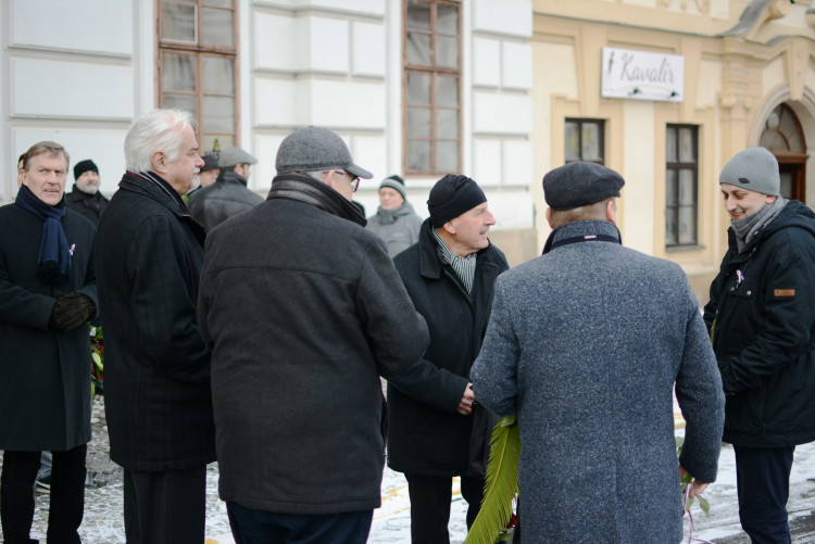 Centrem města prošel pietní průvod, studenti zopakovali pochod za Jana Palacha z roku 1969