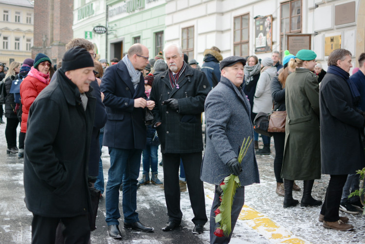 Centrem města prošel pietní průvod, studenti zopakovali pochod za Jana Palacha z roku 1969