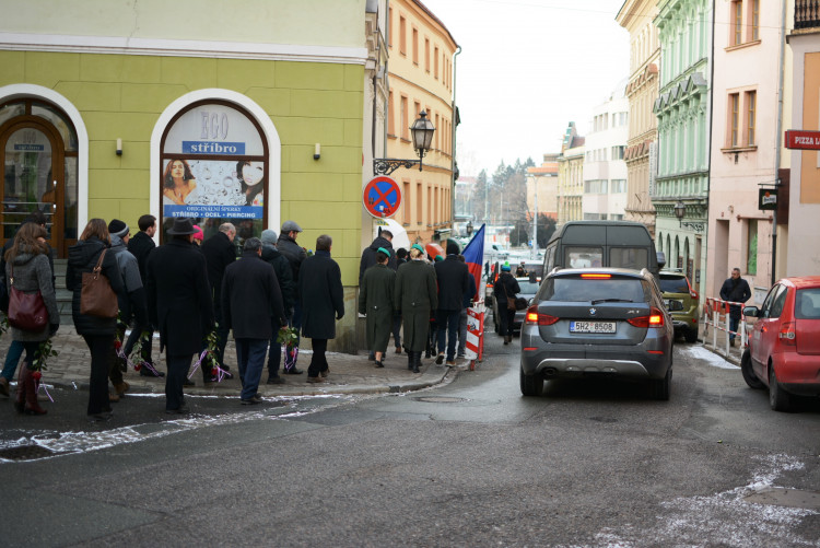 Centrem města prošel pietní průvod, studenti zopakovali pochod za Jana Palacha z roku 1969