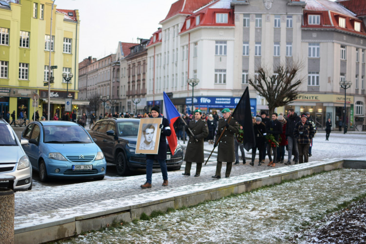 Centrem města prošel pietní průvod, studenti zopakovali pochod za Jana Palacha z roku 1969