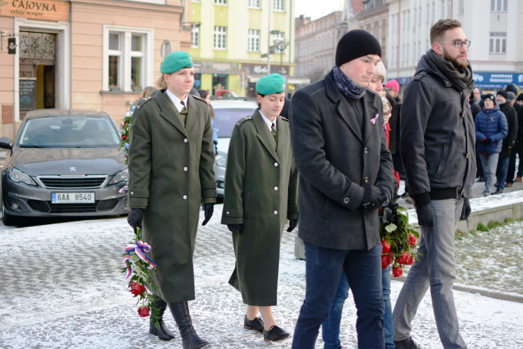 Centrem města prošel pietní průvod, studenti zopakovali pochod za Jana Palacha z roku 1969