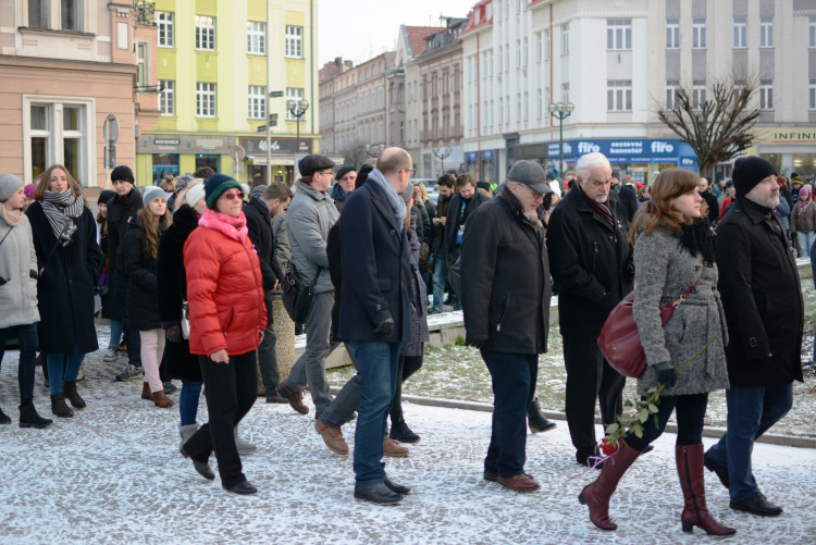 Centrem města prošel pietní průvod, studenti zopakovali pochod za Jana Palacha z roku 1969