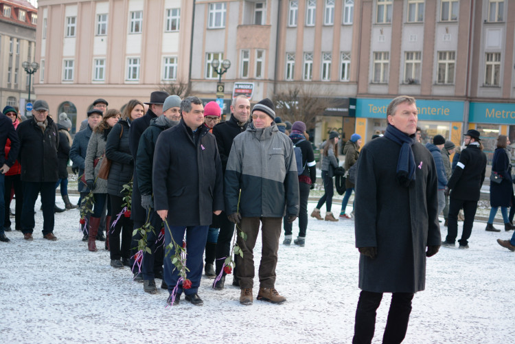 Centrem města prošel pietní průvod, studenti zopakovali pochod za Jana Palacha z roku 1969