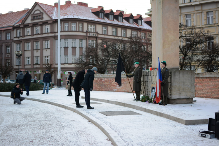 Centrem města prošel pietní průvod, studenti zopakovali pochod za Jana Palacha z roku 1969