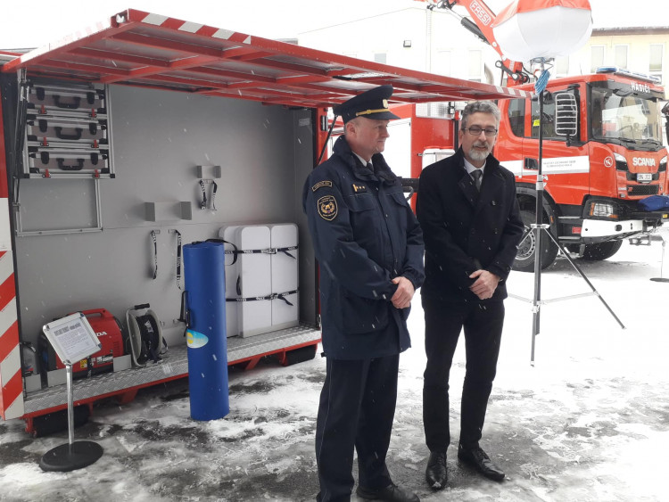 Předání nové techniky profesionálním hasičům v Olomouci
