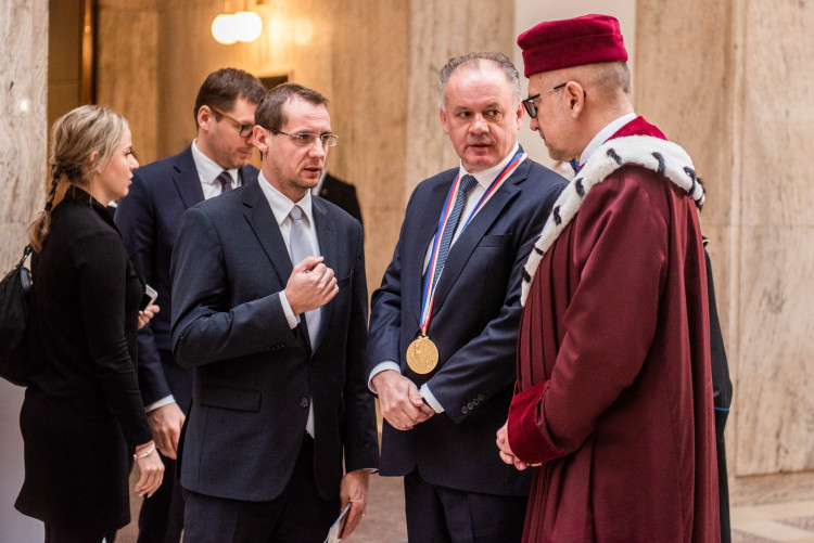 Předání velké zlaté medaile Masarykovy univerzity slovenskému prezidentovi Andreji Kiskovi, autor: Tomáš Hrivňák