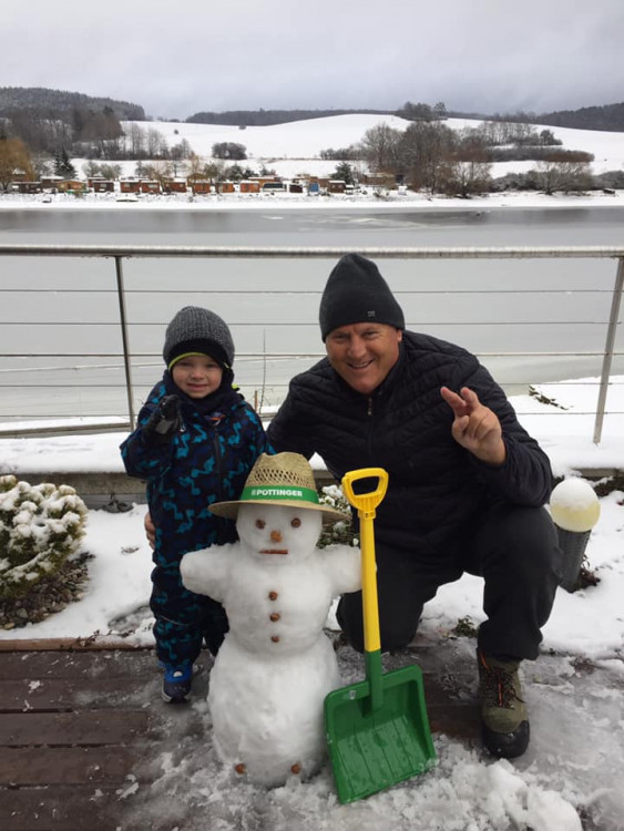 Jihočeši staví sněhuláky