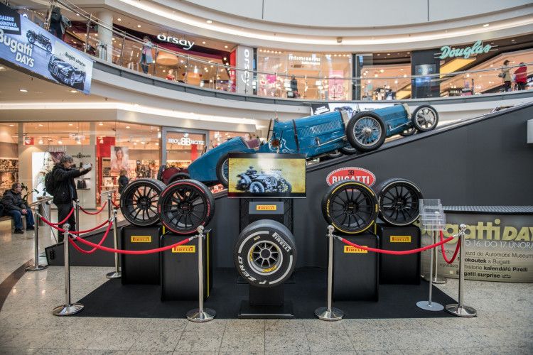 Výstava historických aut Bugatti ve Vaňkovce, autor: Jan Luxík