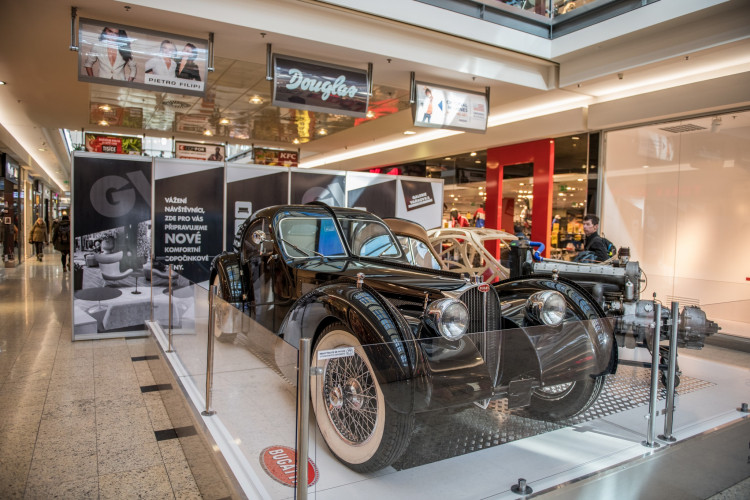 Výstava historických aut Bugatti ve Vaňkovce, autor: Jan Luxík