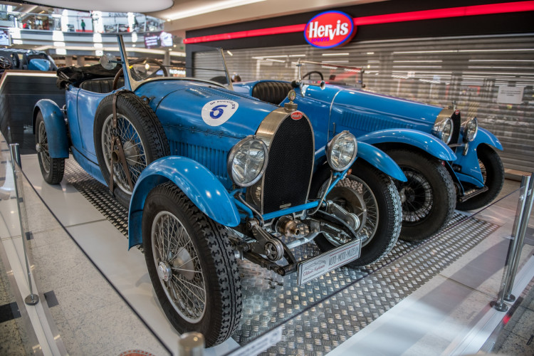 Výstava historických aut Bugatti ve Vaňkovce, autor: Jan Luxík