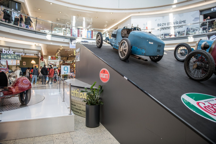 Výstava historických aut Bugatti ve Vaňkovce, autor: Jan Luxík