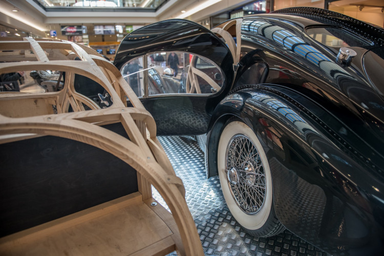 Výstava historických aut Bugatti ve Vaňkovce, autor: Jan Luxík