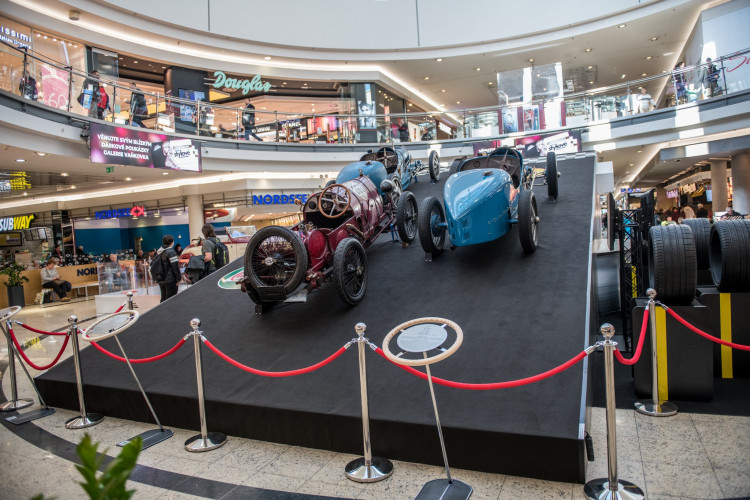 Výstava historických aut Bugatti ve Vaňkovce, autor: Jan Luxík