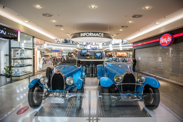 Výstava historických aut Bugatti ve Vaňkovce, autor: Jan Luxík