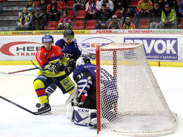 Útočný průnik Milana Dančišina na hranici havířovského brankoviště