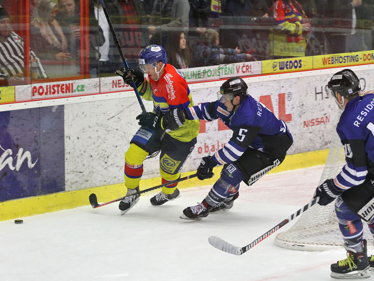 Havířovský David Chroboček stíhá Václava Karabáčka