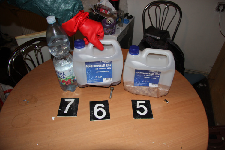 Policisté odhalili varnu drog na Semilsku