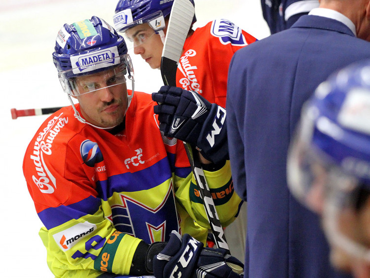 Suspendovaného Václava Karabáčka nahradil v sestavě kanadský drsňák Vincent Dunn