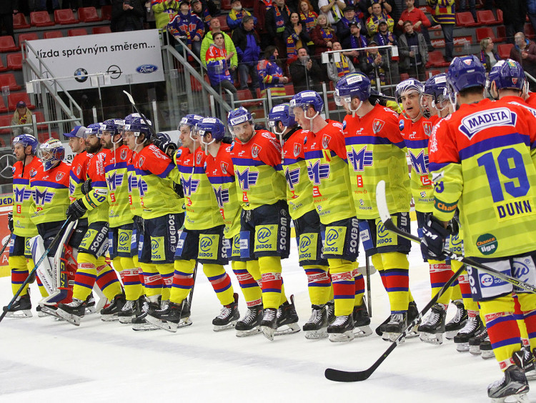 Všichni hráči za ramena!