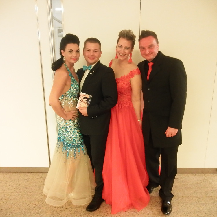 FOTOGALERIE: Dostali jste od Olomoucké Drbny na Olomouckém plese fotku na památku? Tady je webová galerie!