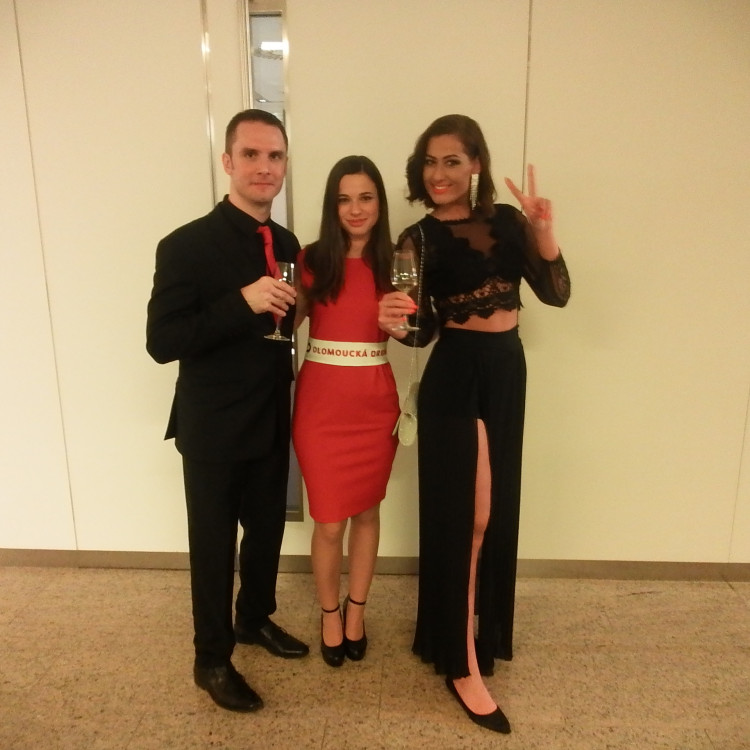 FOTOGALERIE: Dostali jste od Olomoucké Drbny na Olomouckém plese fotku na památku? Tady je webová galerie!