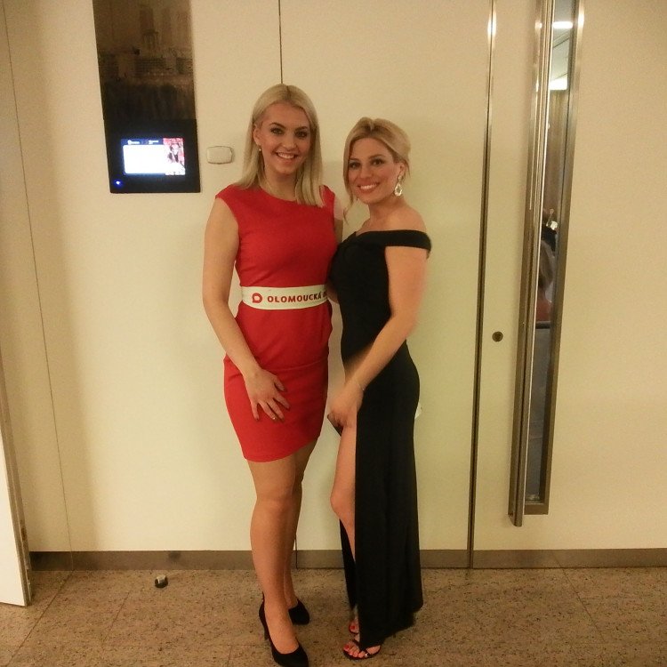 FOTOGALERIE: Dostali jste od Olomoucké Drbny na Olomouckém plese fotku na památku? Tady je webová galerie!