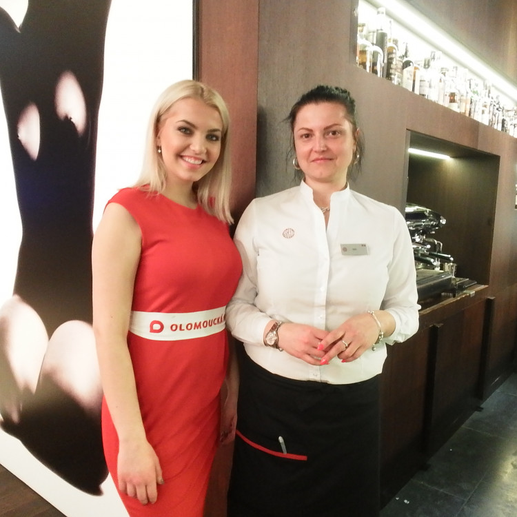 FOTOGALERIE: Dostali jste od Olomoucké Drbny na Olomouckém plese fotku na památku? Tady je webová galerie!