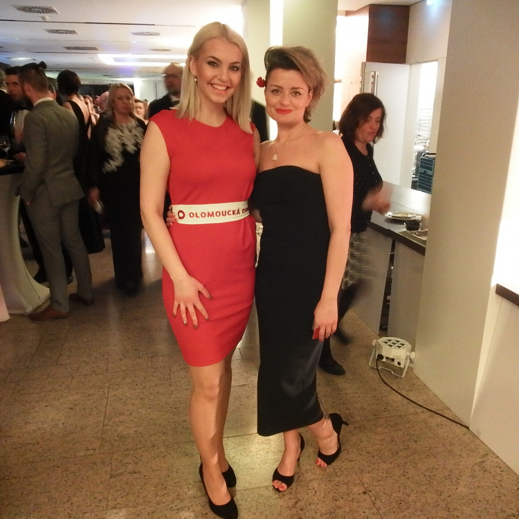 FOTOGALERIE: Dostali jste od Olomoucké Drbny na Olomouckém plese fotku na památku? Tady je webová galerie!