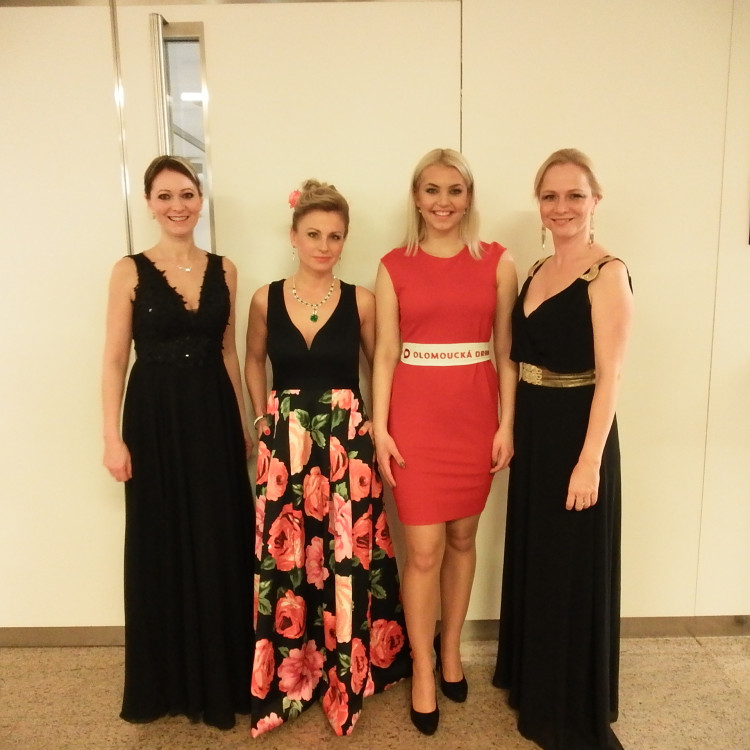 FOTOGALERIE: Dostali jste od Olomoucké Drbny na Olomouckém plese fotku na památku? Tady je webová galerie!