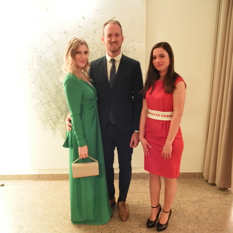 FOTOGALERIE: Dostali jste od Olomoucké Drbny na Olomouckém plese fotku na památku? Tady je webová galerie!