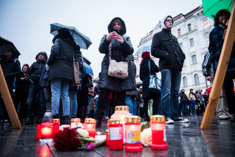 Nezabudneme, pokračujeme. Lidé si v Brně připomenuli zavražděného novináře a jeho snoubenku, autor: Tomáš Hrivňák